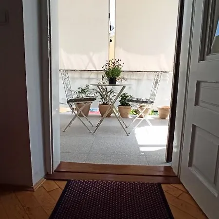 Laurel Center 아파트 *