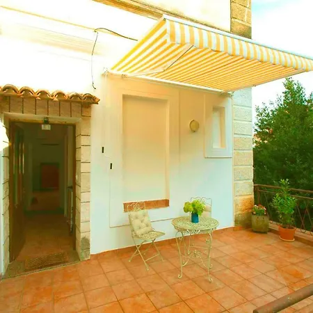 Laurel Center 아파트