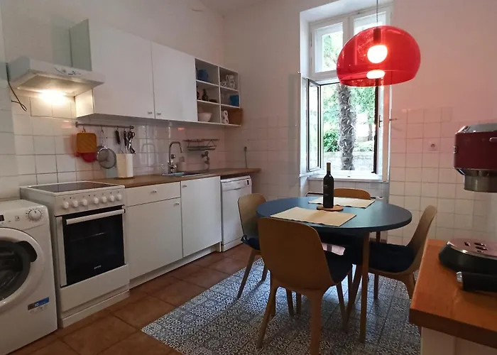 Laurel Center * أوباتيا